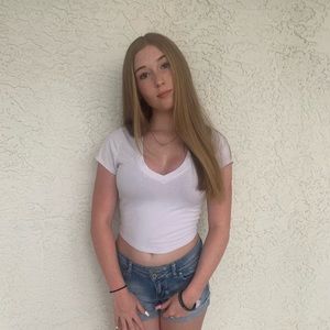 Meet your Posher, Chloe